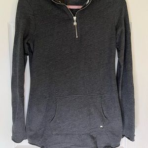 Gray Athletic Top. Long Sleeved.